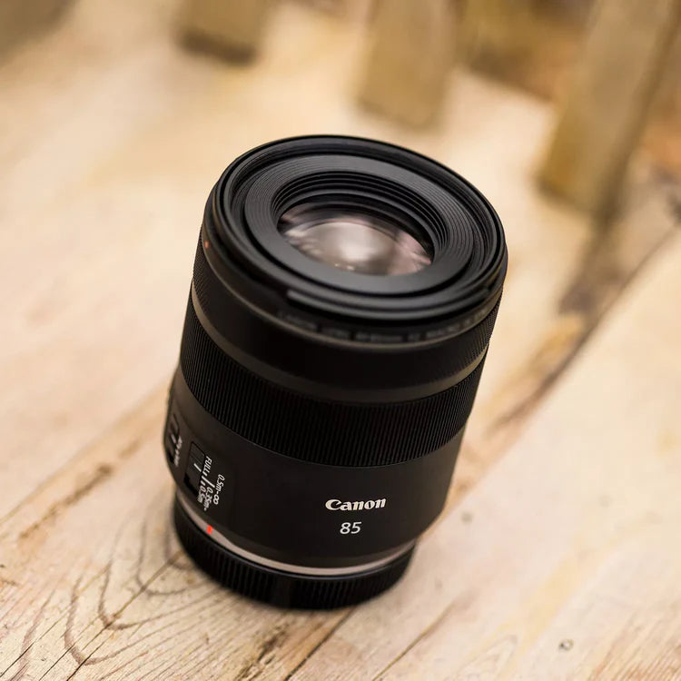 Canon RF 85mm F2 Macro IS STM – teleobiettivo compatto full frame per ritratti e macro 0,5x