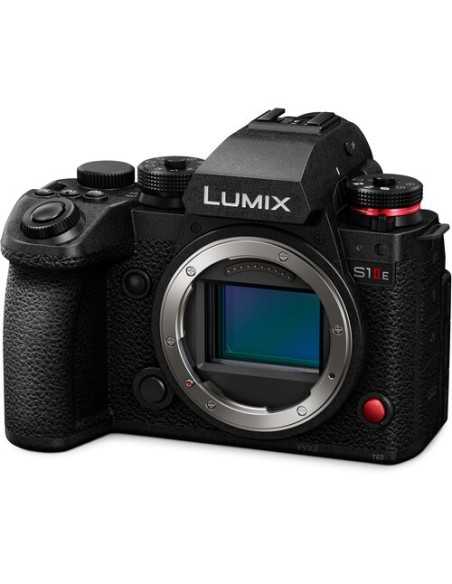 Panasonic Lumix S1 MIIE con obiettivo Lumix S 24–105mm F4 Macro O.I.S. mirrorless full frame 24 MP L-Mount 6K