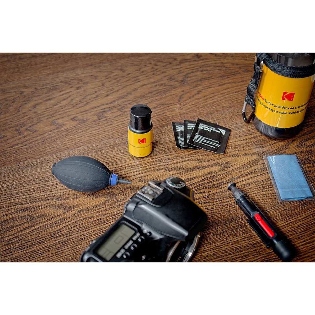 Kodak Kit di Pulizia da Viaggio per Ottiche, con Liquido, Pompetta, Panno, Lenspen e Borsa da Trasporto
