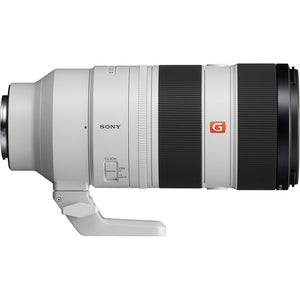 Sony FE 70-200mm f/2.8 GM OSS II visto dall'altro lato, con la scritta SONY e l'interruttore CLICK ON/OFF che toglie gli scatti alla ghiera dei diaframmi per le riprese video
