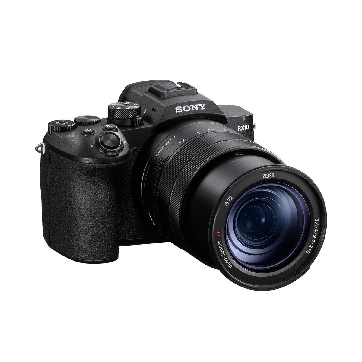 Sony RX10 V di tre quarti dal davanti, con l'impugnatura profonda, le ghiere sul piano superiore e i tasti personalizzabili