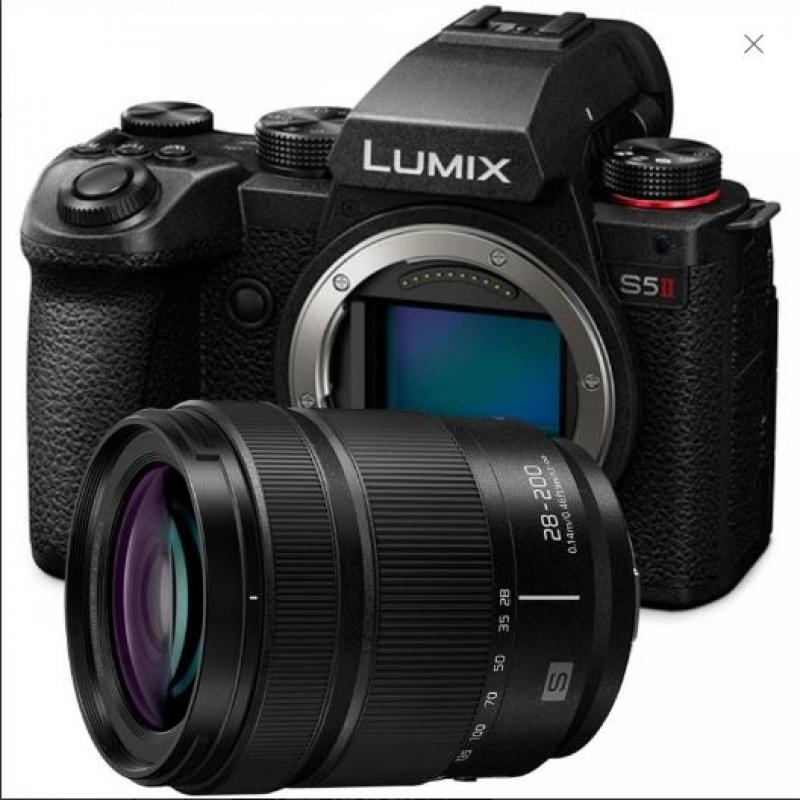 Panasonic Lumix S5 MII kit con obiettivo 28–200mm F4–7.1 MACRO O.I.S. mirrorless full frame 24 MP L-Mount 6K