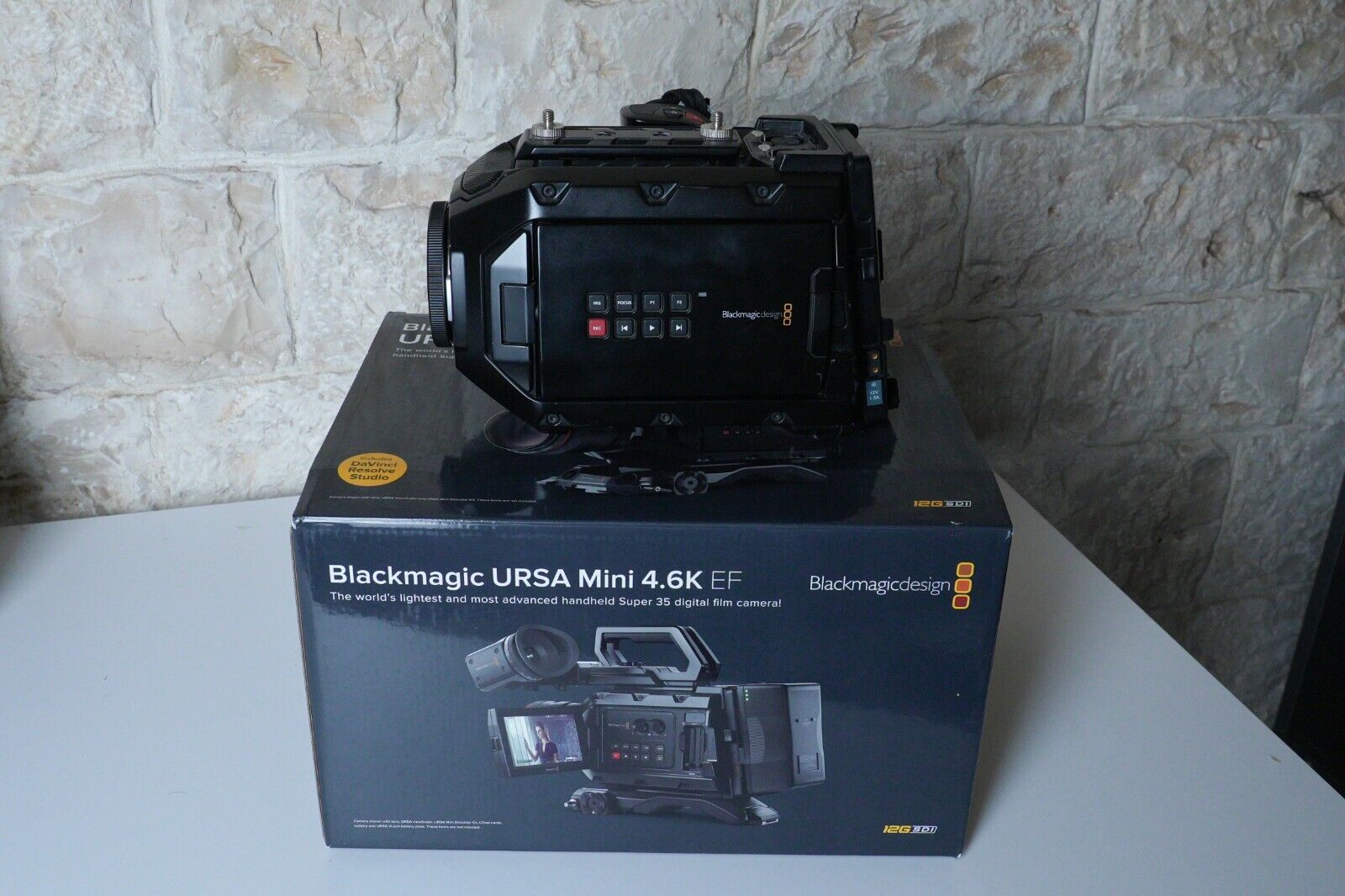 [Noleggio] Blackmagic URSA Mini Pro 4.6K EF + 2x V-mount + 2x CFAST 256GB 3200X