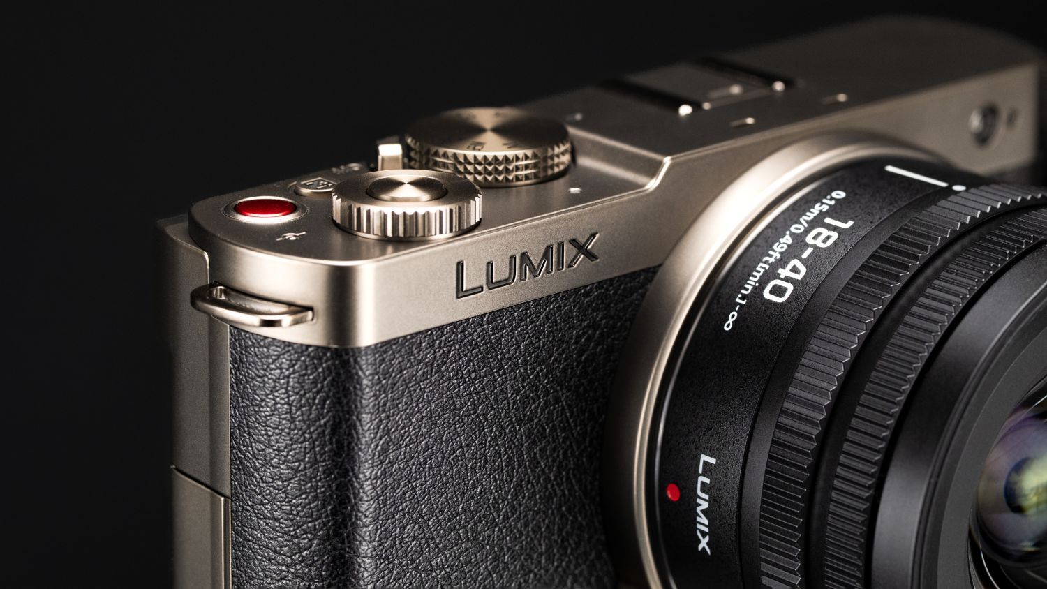 Panasonic Lumix DC-S9 + S 18-40mm titanium/black Limited Edition