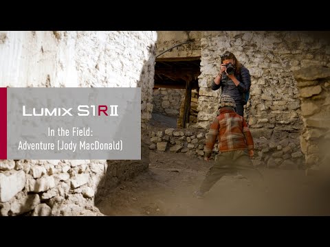 Panasonic Lumix S1R MII con obiettivo Lumix S 24–105mm F4 Macro O.I.S. mirrorless full frame 44 MP L-Mount 8K