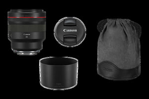 Contenuto della confezione del Canon RF 85mm F1.2 L USM: l'obiettivo, il tappo anteriore E-82 II, il paraluce ET-89 e la custodia morbida