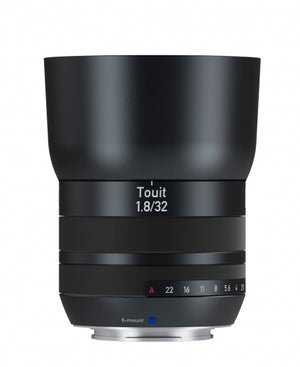 Sony Alpha ILCE-6700 + ZEISS Touit 32mm f/1.8