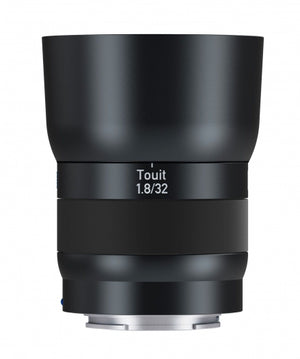 Sony Alpha ILCE-6700 + ZEISS Touit 32mm f/1.8