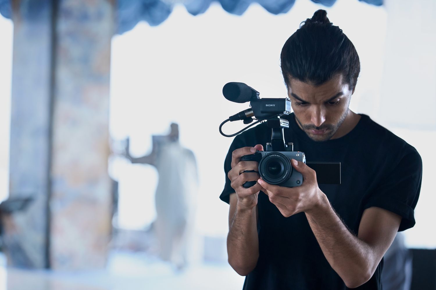 Sony HXR NX800 4K HDR NXCAM Camcorder with 20X Zoom