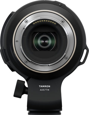 Innesto posteriore Nikon Z del Tamron 150-500mm con i contatti elettrici e la sigla A057