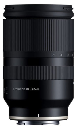 Tamron 17-70mm f/2.8 Di III-A VC RXD di lato, con la scala delle focali 35, 50 e 70 mm