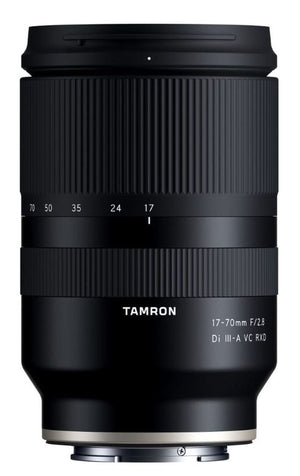 Barilotto del Tamron 17-70mm f/2.8 Di III-A VC RXD con la sigla del modello