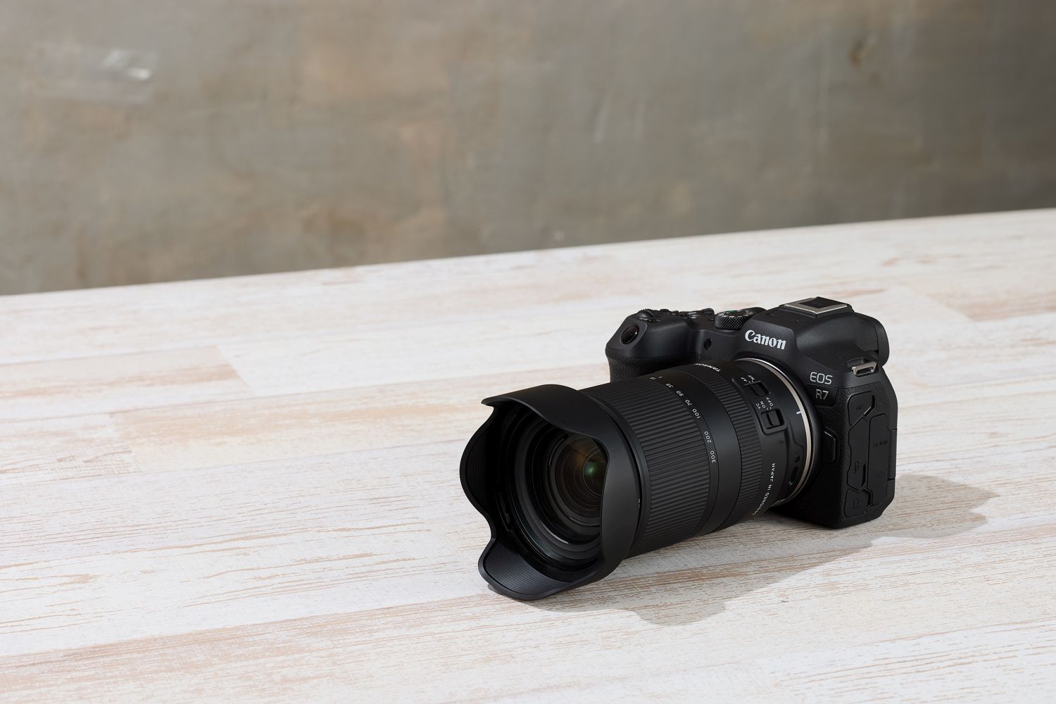Tamron 18-300mm f/3.5-6.3 Di III -A Canon RF-Mount