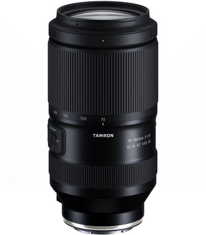Obiettivo Tamron 70-180mm f/2.8 Di III VC VXD G2 per Sony E, vista frontale verticale su fondo bianco
