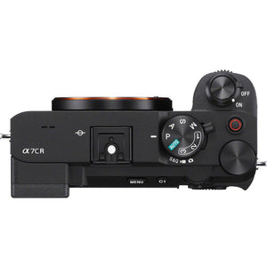 Sony a7CR vista dall'alto, con la ghiera dei modi P/A/S/M, la slitta multi-interfaccia e il pulsante di scatto